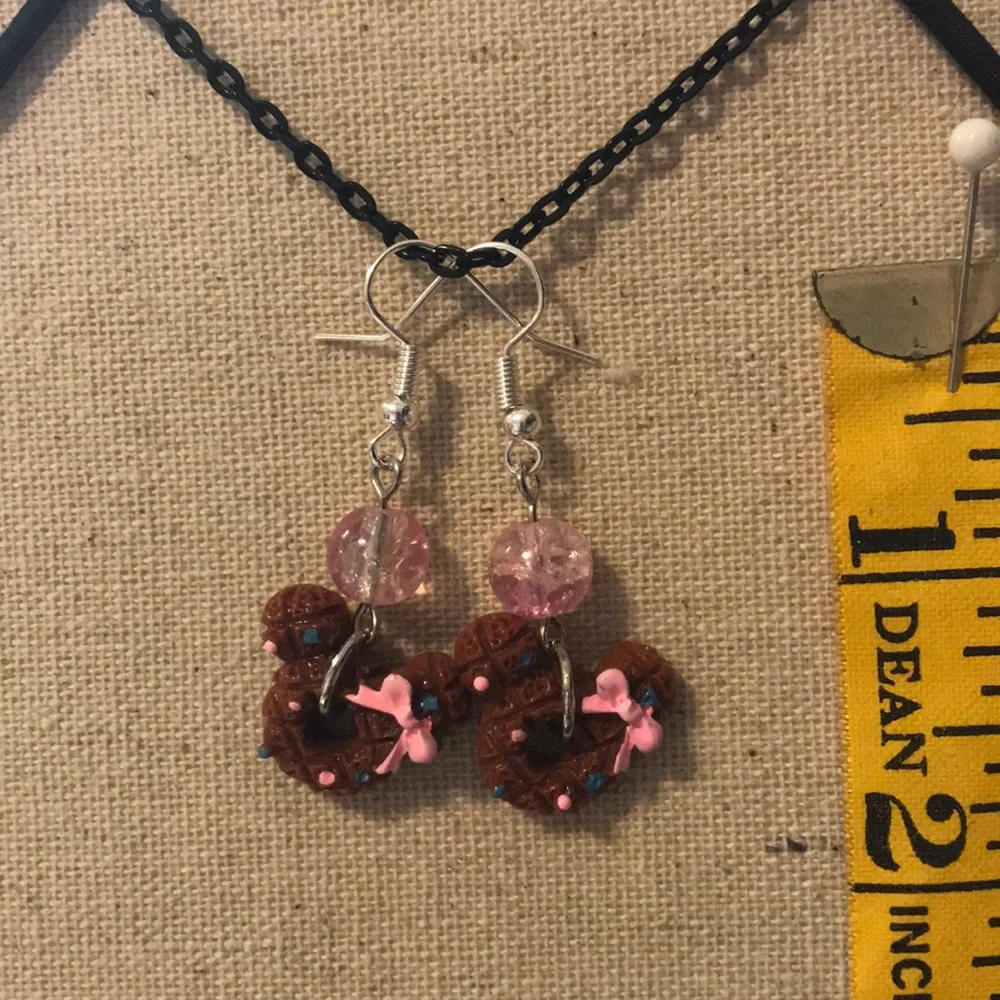 Handmade Minnie Mouse Doughnut Earrings!